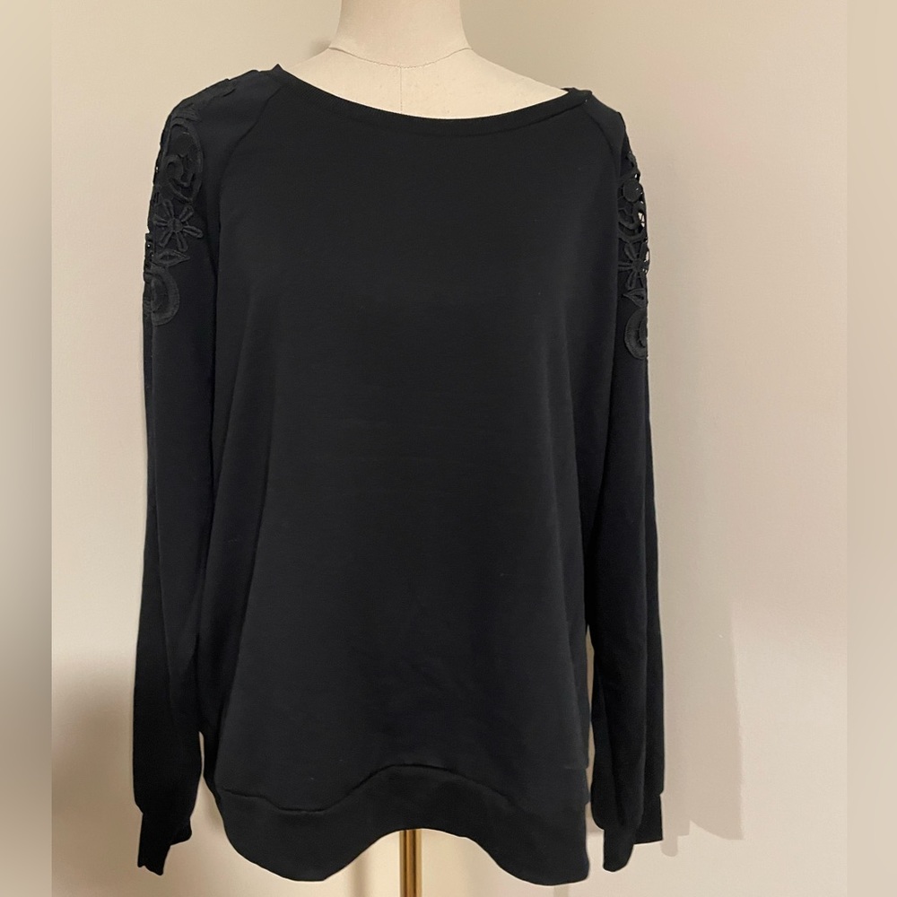 Gloria Vanderbilt black sweatshirt NWOT xxl